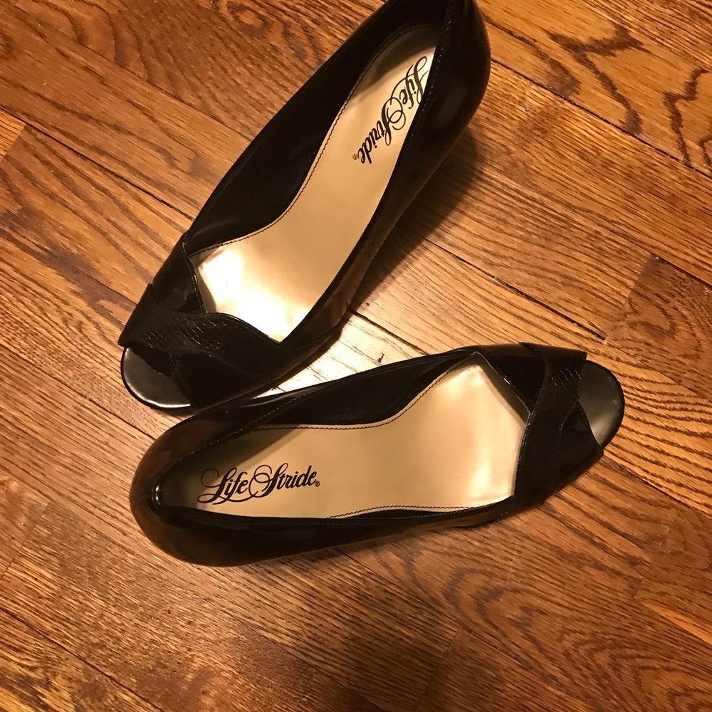 Life Stride women high heel shoes
